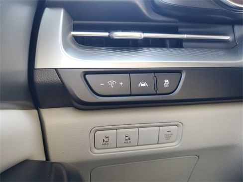 Used 2023 Kia Carnival LX image 28