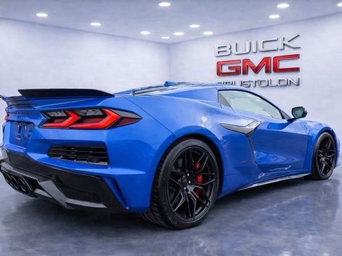 Used 2024 Chevrolet Corvette Z06 w/ Stealth Interior Trim Package RWD image 9