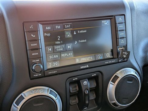 Used 2018 Jeep Wrangler Unlimited Sahara AWD/4WD image 15