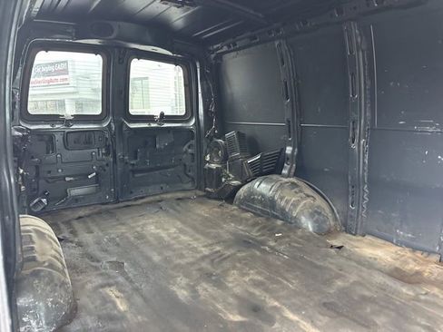 Used 2016 Chevrolet Express 2500 image 18