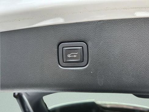 Used 2019 Chevrolet Blazer RS AWD/4WD image 16