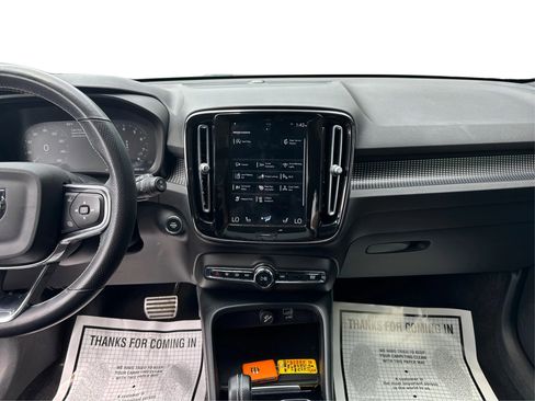 Used 2021 Volvo XC40 T5 R-Design w/ Climate Package image 17