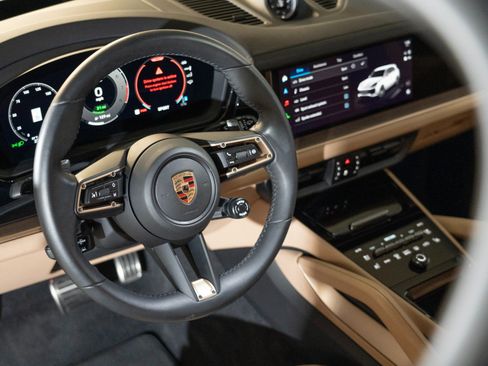 Used 2024 Porsche Cayenne Turbo AWD/4WD image 16