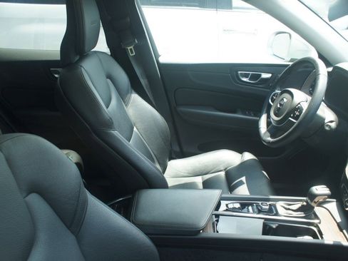 Used 2020 Volvo XC60 T5 Inscription FWD image 4