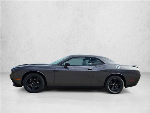 Used 2019 Dodge Challenger SXT image 9