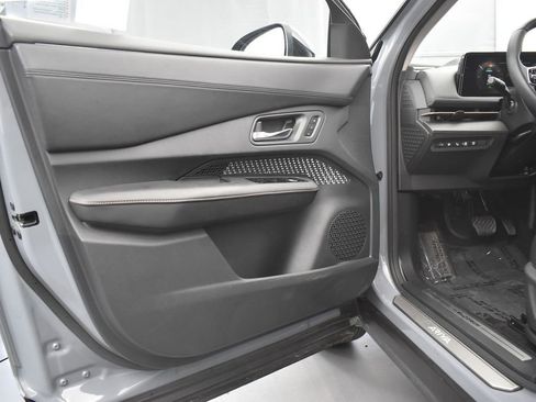 Used 2023 Nissan Ariya AWD image 28