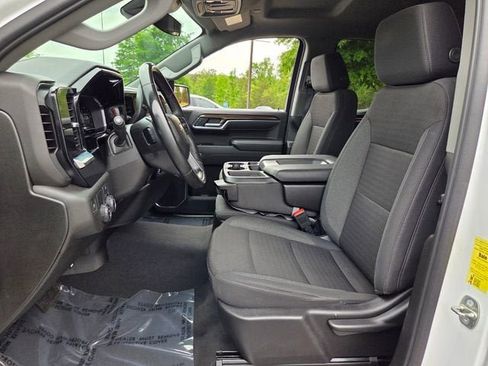 Used 2024 Chevrolet Silverado 1500 LT RWD image 9