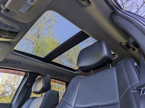 Used 2011 Jeep Grand Cherokee Laredo AWD/4WD image 14