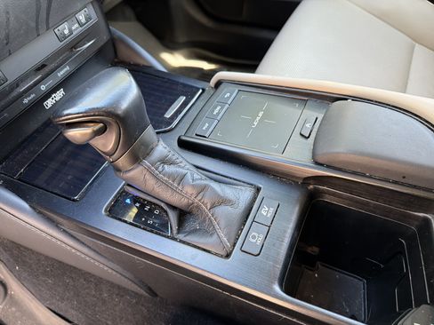 Used 2021 Lexus ES 300h w/ Premium Package FWD image 27