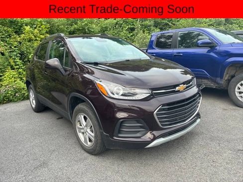 Used 2022 Chevrolet Trax LT w/ LT Convenience Package AWD/4WD image 2