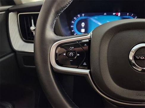 Used 2025 Volvo XC60 B5 Plus image 28