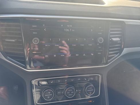 Used 2022 Volkswagen Atlas SE image 2