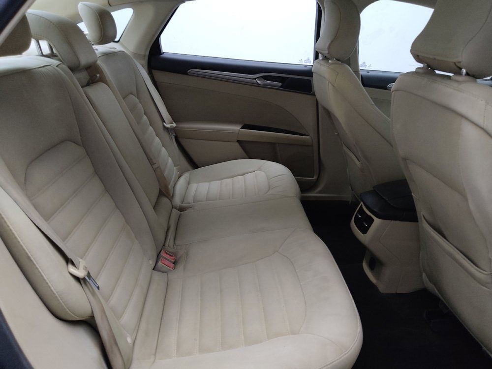 Used 2015 Ford Fusion SE FWD image 19