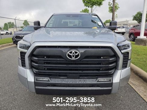 Used 2022 Toyota Tundra SR5 w/ SR5 Convenience Package AWD/4WD image 2