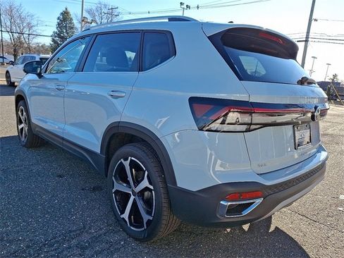 New 2026 Volkswagen Taos SEL image 3
