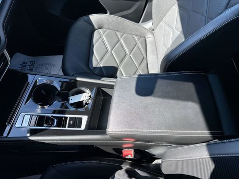 Used 2024 Volkswagen Atlas SE w/ Black Wheel Package image 22