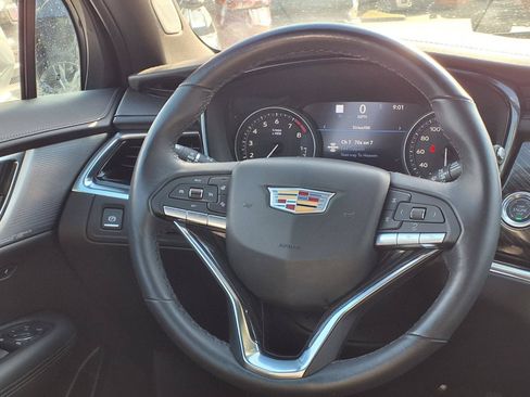 Used 2025 Cadillac XT6 Premium Luxury w/ Technology Package FWD image 22