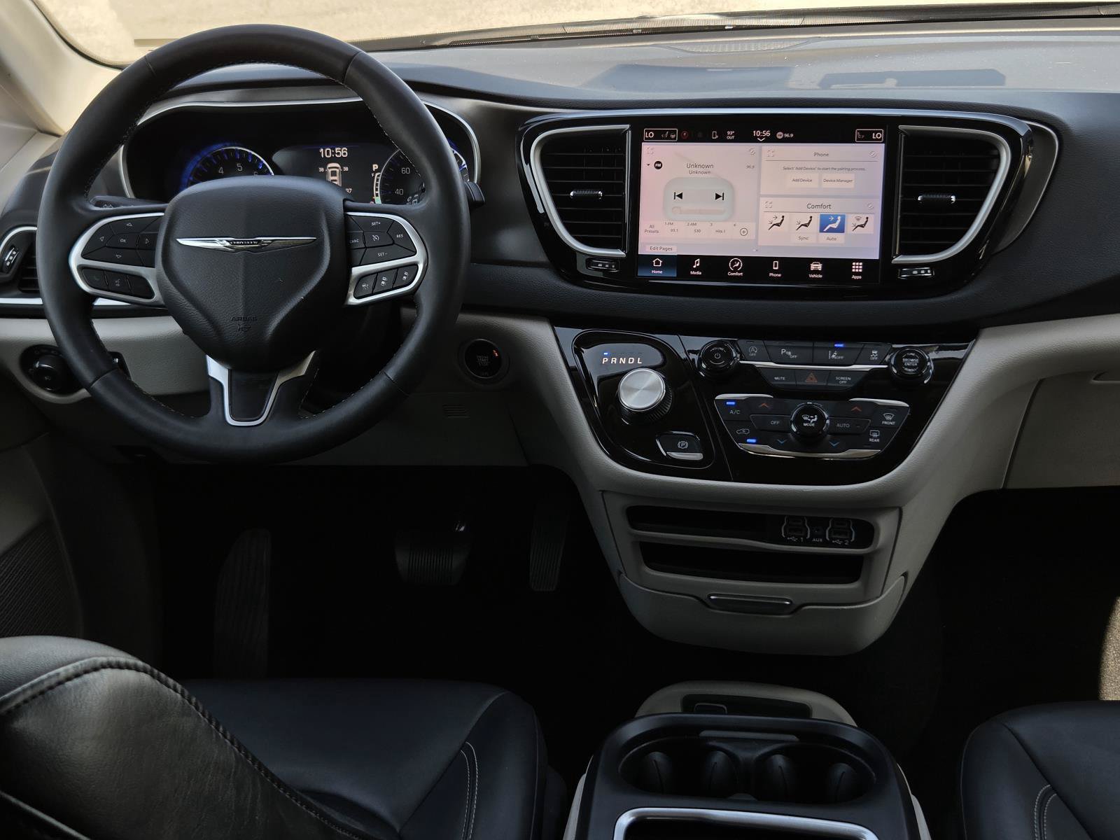 Used 2024 Chrysler Pacifica Touring-L FWD image 12