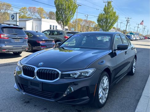 Certified 2025 BMW 330i xDrive Sedan w/ Convenience Package AWD/4WD image 4