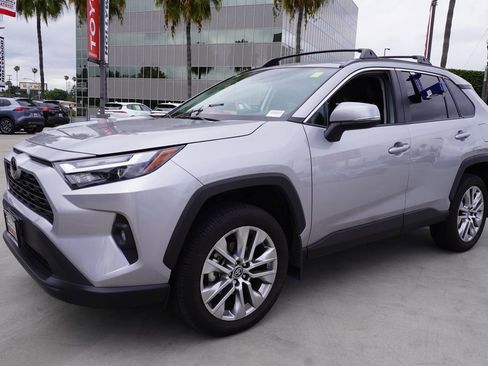 Used 2024 Toyota RAV4 XLE Premium image 5