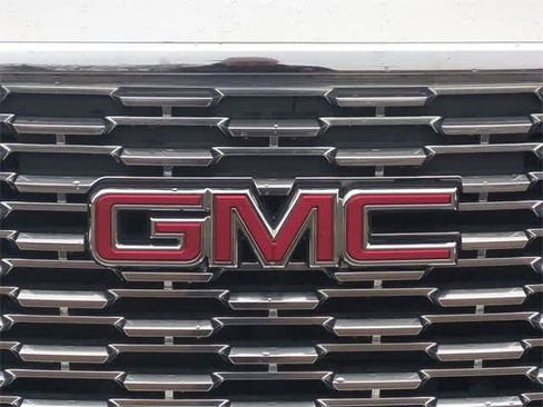 Used 2019 GMC Yukon XL Denali w/ Denali Ultimate Package image 32
