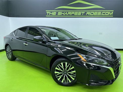 Used 2025 Nissan Altima 2.5 SV FWD image 1