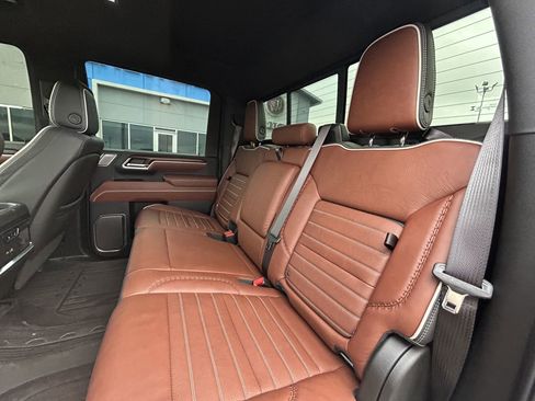 Used 2025 GMC Sierra 3500 Denali Ultimate image 9