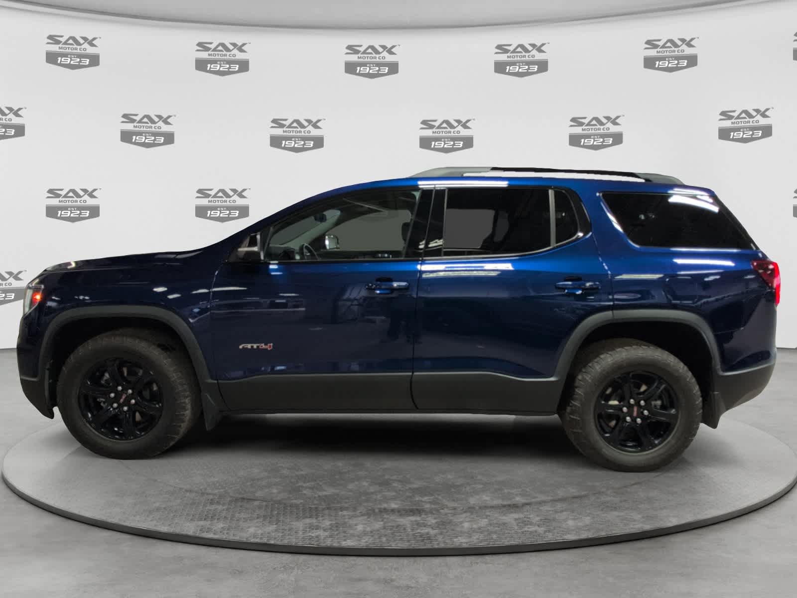 Used 2023 GMC Acadia AT4 w/ Technology Package AWD/4WD image 2