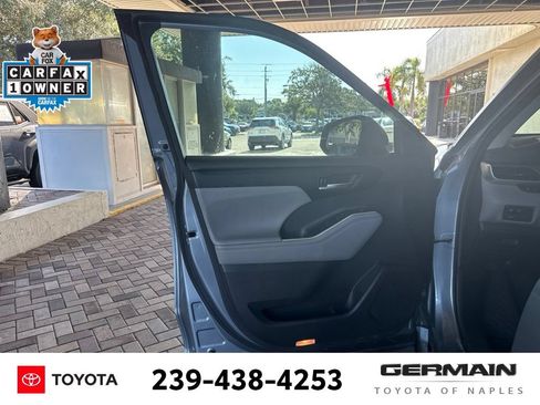 Used 2023 Toyota Highlander XLE FWD image 14