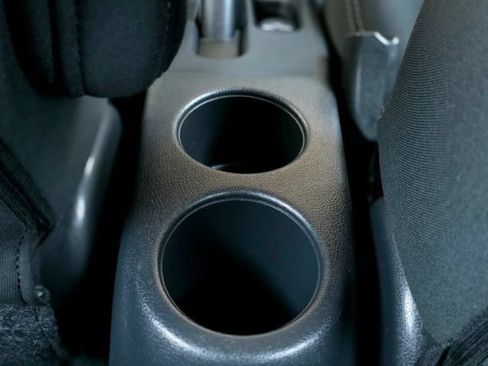 Used 2014 Nissan Versa SV FWD image 24