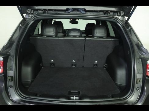 Used 2023 Jeep Compass Latitude AWD/4WD image 12