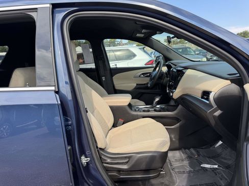 Used 2022 Chevrolet Traverse LS image 13