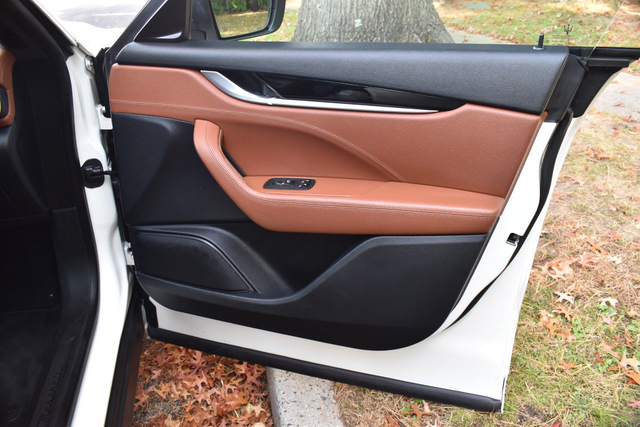 Used 2021 Maserati Levante AWD/4WD image 21