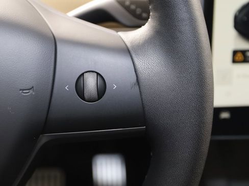 Used 2025 Tesla Model Y Long Range image 35