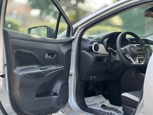 Used 2020 Nissan Versa SV FWD image 9