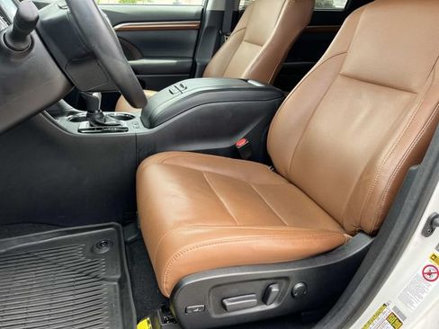 Used 2018 Toyota Highlander Limited w/ Protection Package #3 AWD/4WD image 23
