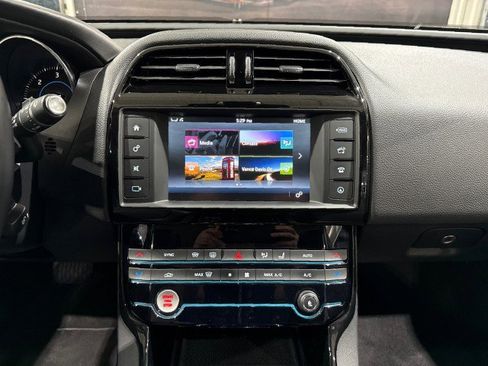 Used 2017 Jaguar XE Premium image 76