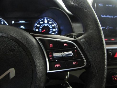 Used 2022 Kia Forte LXS image 5