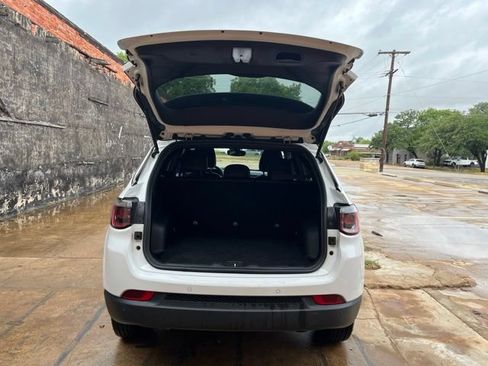 Used 2025 Jeep Compass Limited AWD/4WD image 9