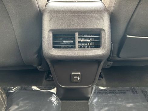 Used 2024 GMC Terrain SLE AWD/4WD image 16