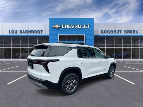 New 2026 Chevrolet Traverse LT image 8