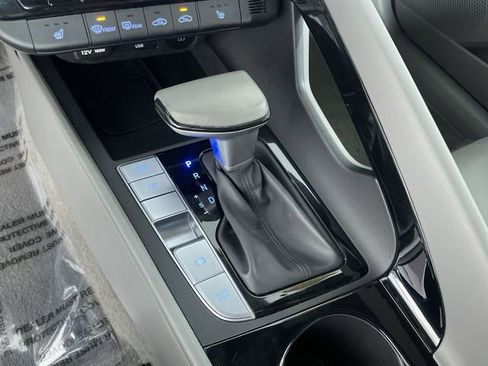 Used 2025 Hyundai Elantra SEL image 32