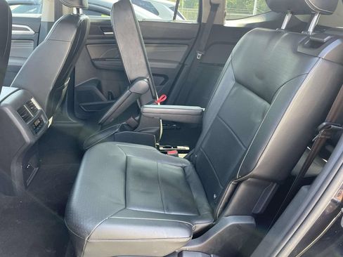 Used 2022 Volkswagen Atlas SE w/ Panoramic Sunroof Package AWD/4WD image 11