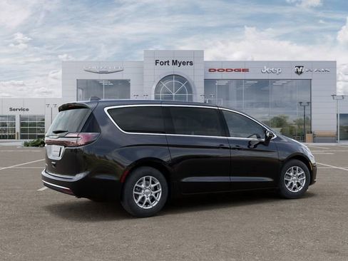 New 2026 Chrysler Pacifica Select image 4
