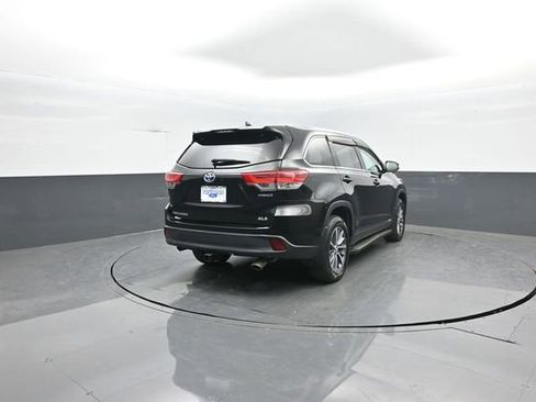 Used 2019 Toyota Highlander XLE image 7
