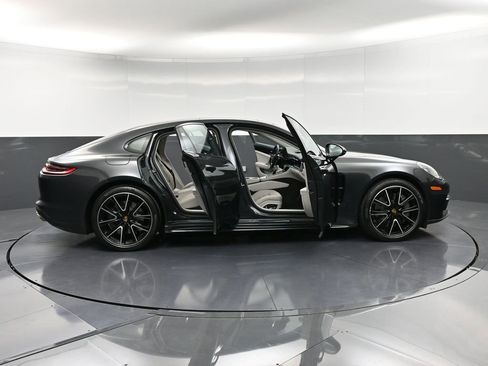 Certified 2018 Porsche Panamera 4S image 36