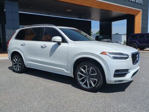 Used 2019 Volvo XC90 T5 Momentum w/ Multimedia Package AWD/4WD image 2