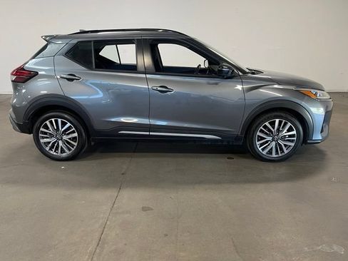 Used 2024 Nissan Kicks SR FWD image 2