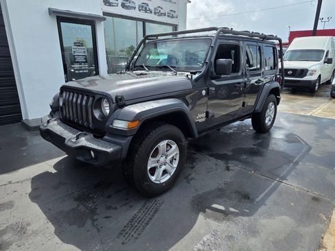 Used 2018 Jeep Wrangler Unlimited Sport w/ Technology Group AWD/4WD image 4
