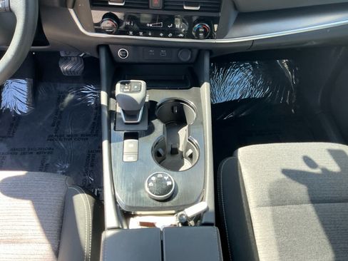 Used 2023 Nissan Rogue SV AWD/4WD image 16